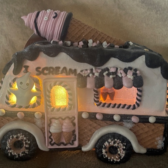 Candy Corn Lane LED Lighted Halloween Gingerbread Ice Cream Van - Picture 6 of 9
